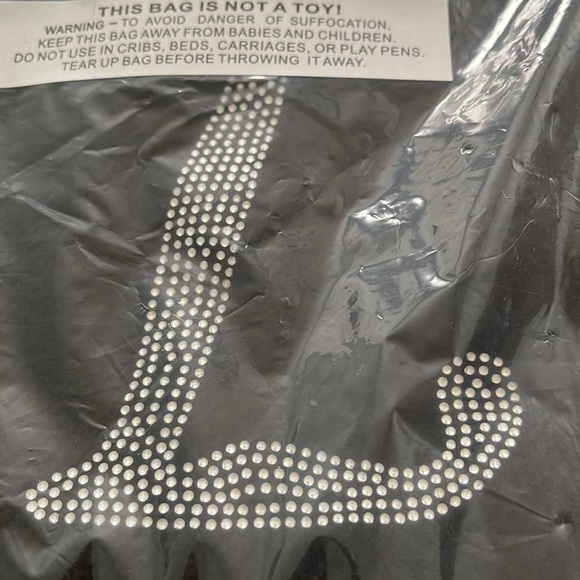 ❄️ Black Glitzy ‘L’ Scarf with Fringe, NWT - Picture 4 of 4